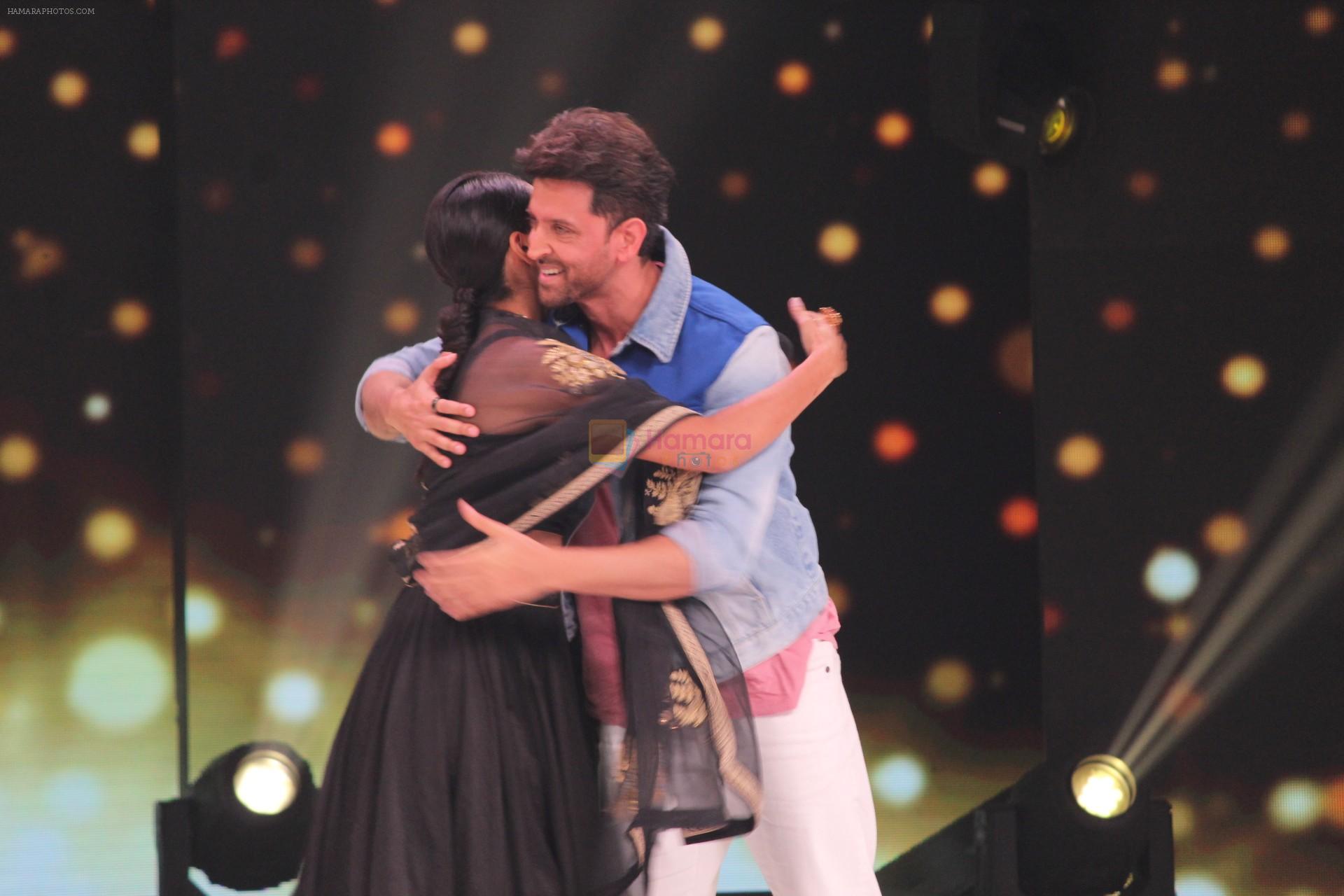 Mrunal thakur top and hrithik roshan